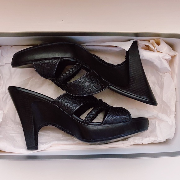 ❌SOLD❌ Cole Haan Summer Heels (Black Tooled) - Picture 2 of 5